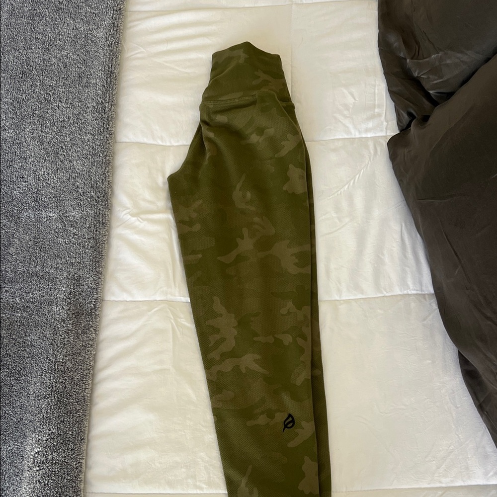 P'tula Olive Camouflage Leggings
